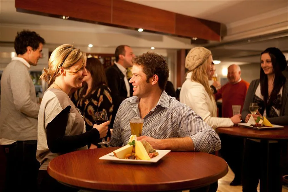 Adelaide Royal Coach Hotel 4*,