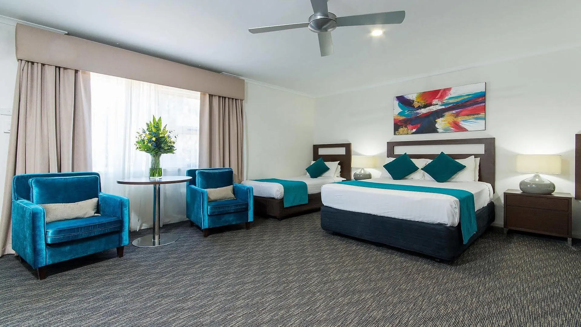 Adelaide Royal Coach Hotel 4*,